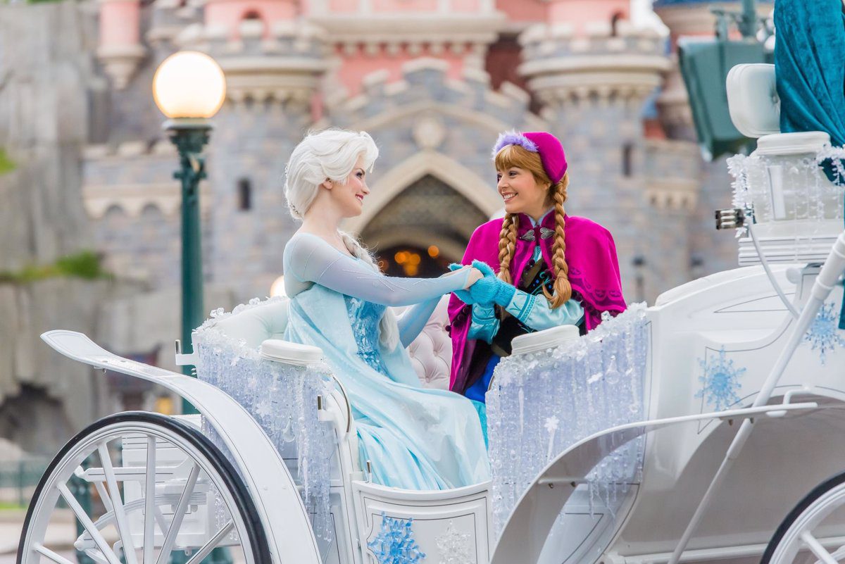 frozen-anna-cabalgata-las-princesas-disney-en-disneyland-paris