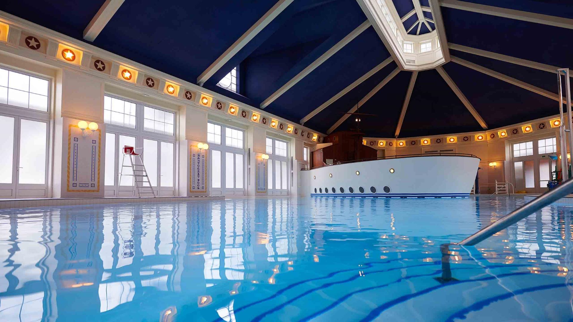 piscina-hotel-new-port-hacer-deporte-en-disneyland-parís