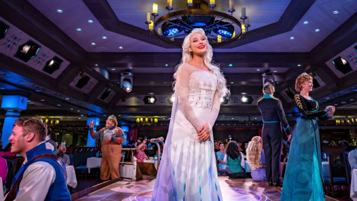 espectaculo-frozen-cena-cruceros-disney