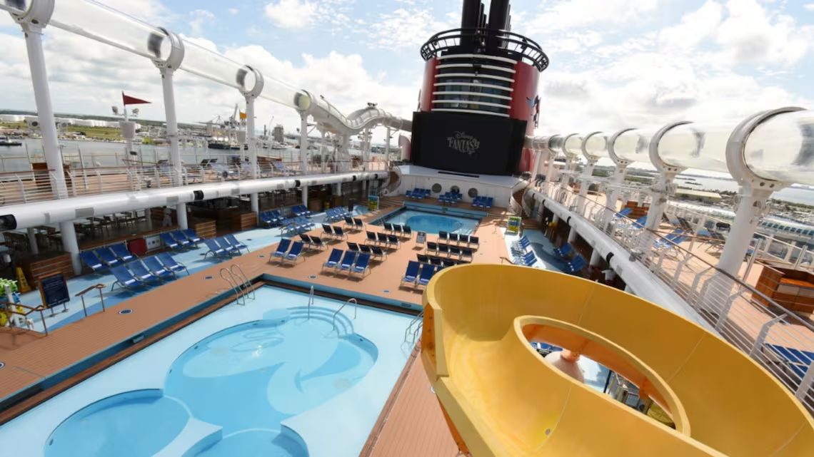 piscina-crucero-disney