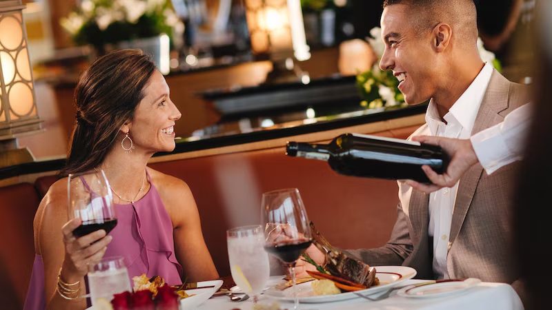 pareja-restaurante-para-adultos-cruceros-disney