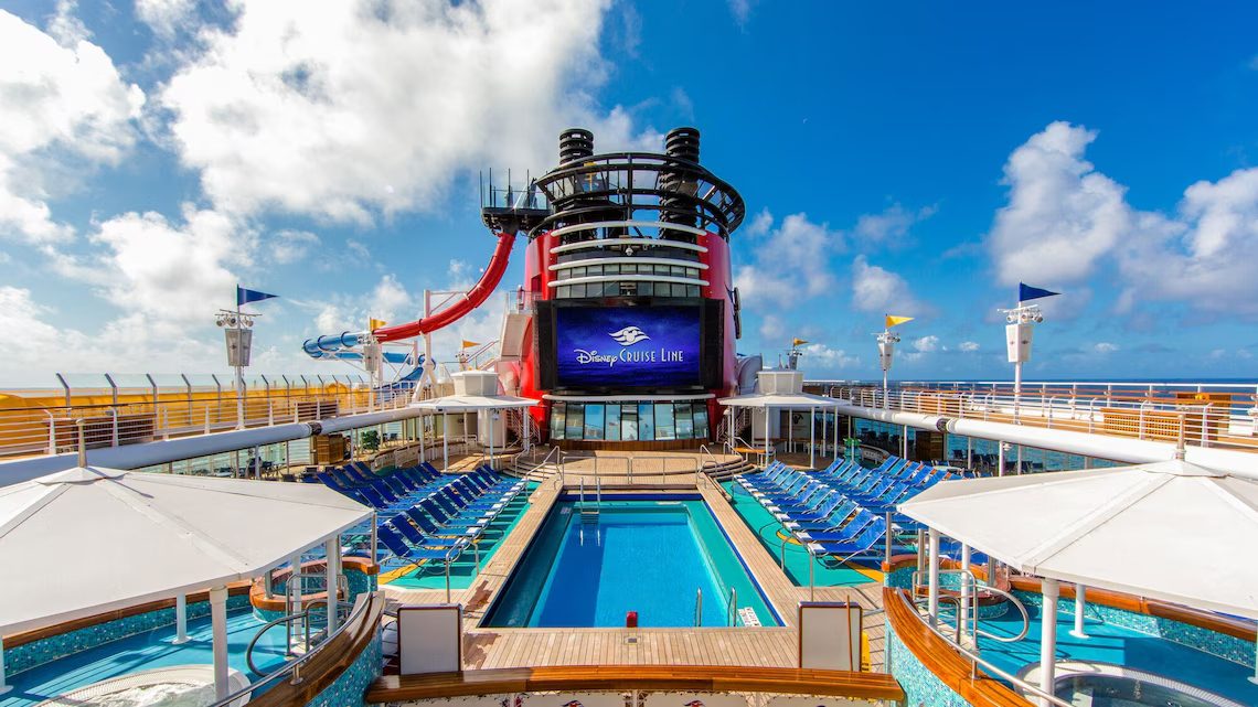 tuviajedisney-blog-las-piscinas-de-los-cruceros-disney-datos-que-debes-conocer-1 piscina-cruceros-disney