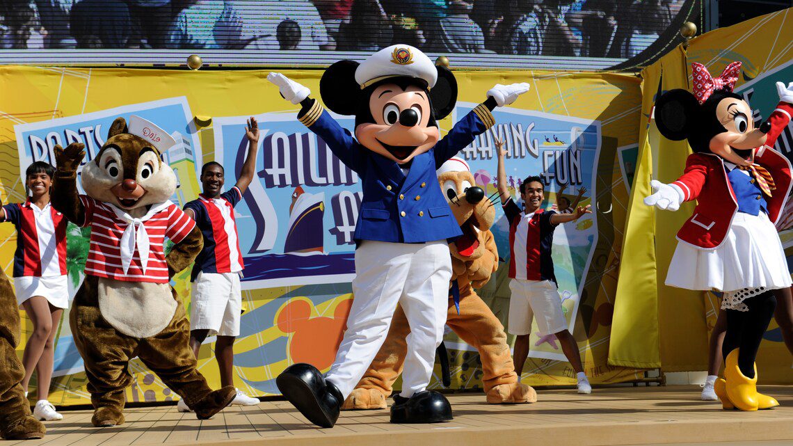las-fiestas-en-cubierta-de-los-cruceros-disney