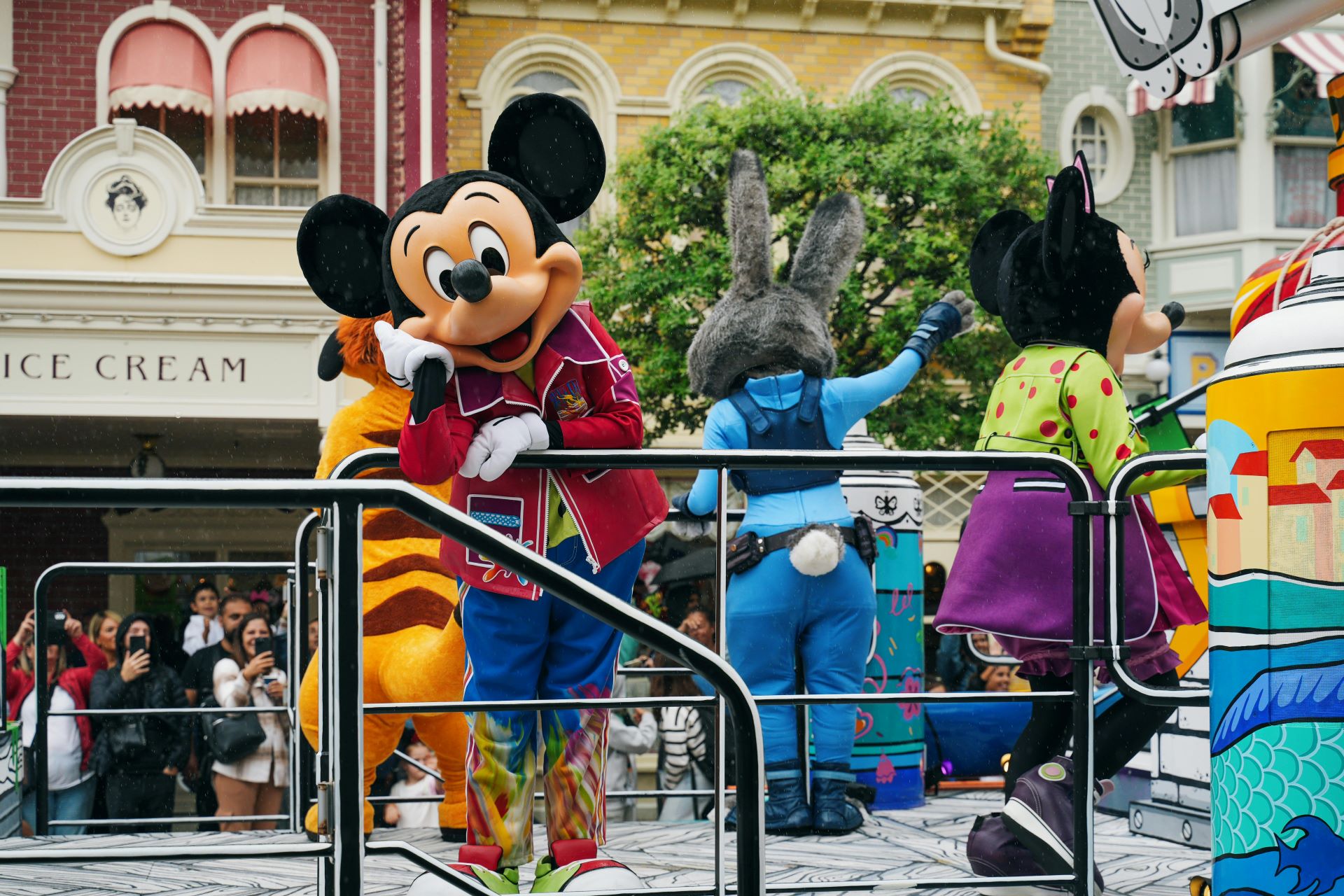 personajes-disneyland-paris