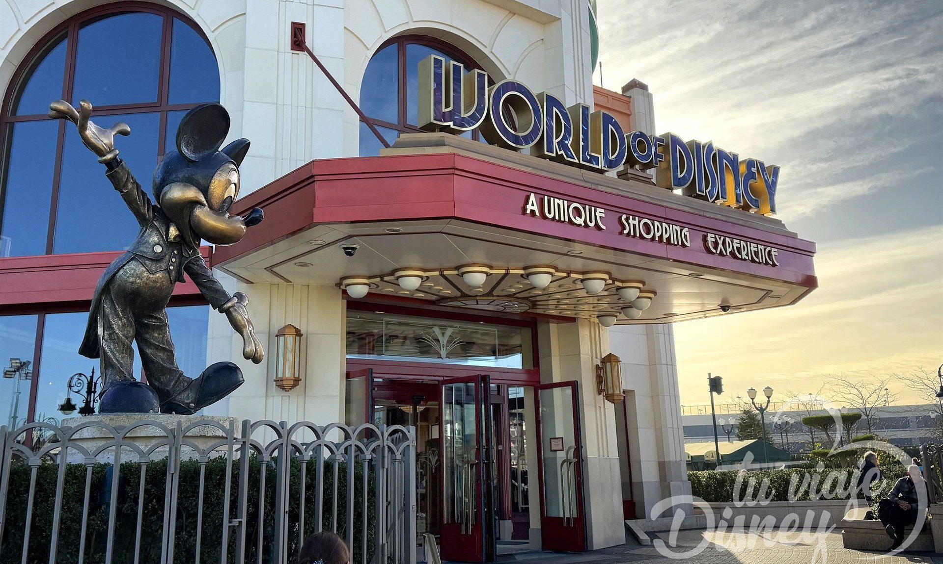 tienda-disney-village