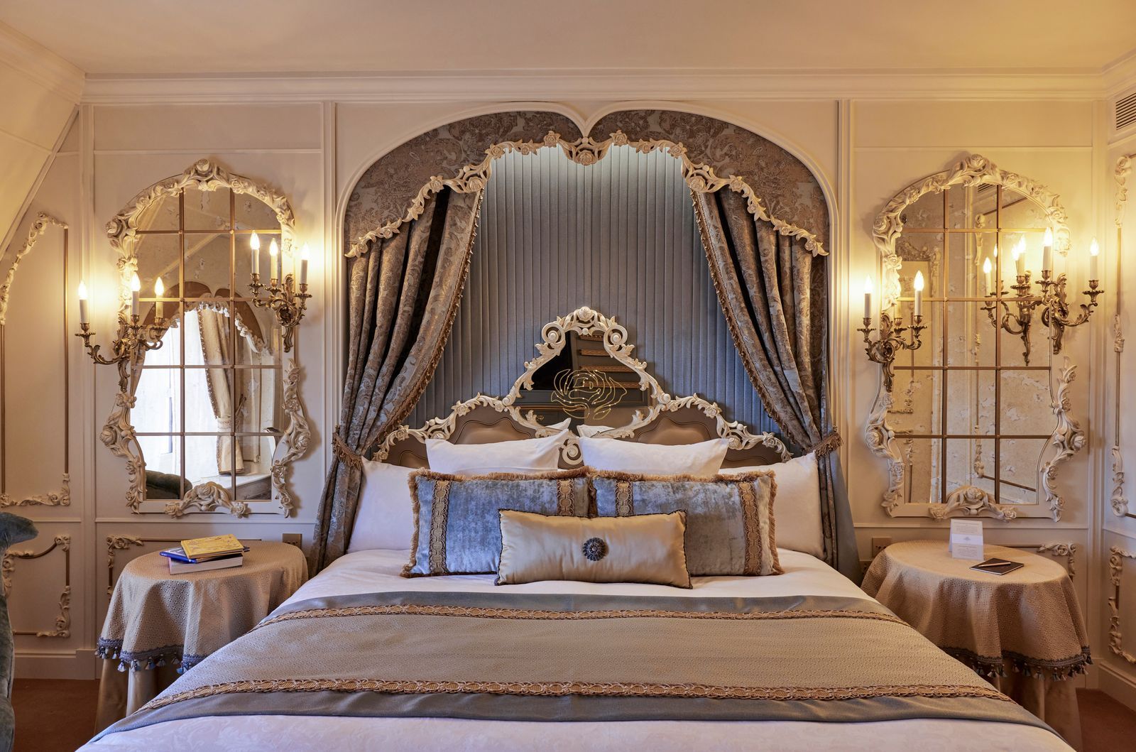 tuviajedisney-blog-las-mejores-suites-y-habitaciones-de-lujo-disneyland-paris-1 (2) suite-princesa-bella-y-bestia-hotel-disneyland-paris