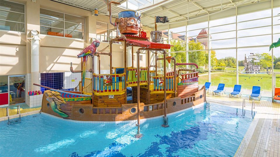 piscina-hotel-asociado-disney-explorer-hotel