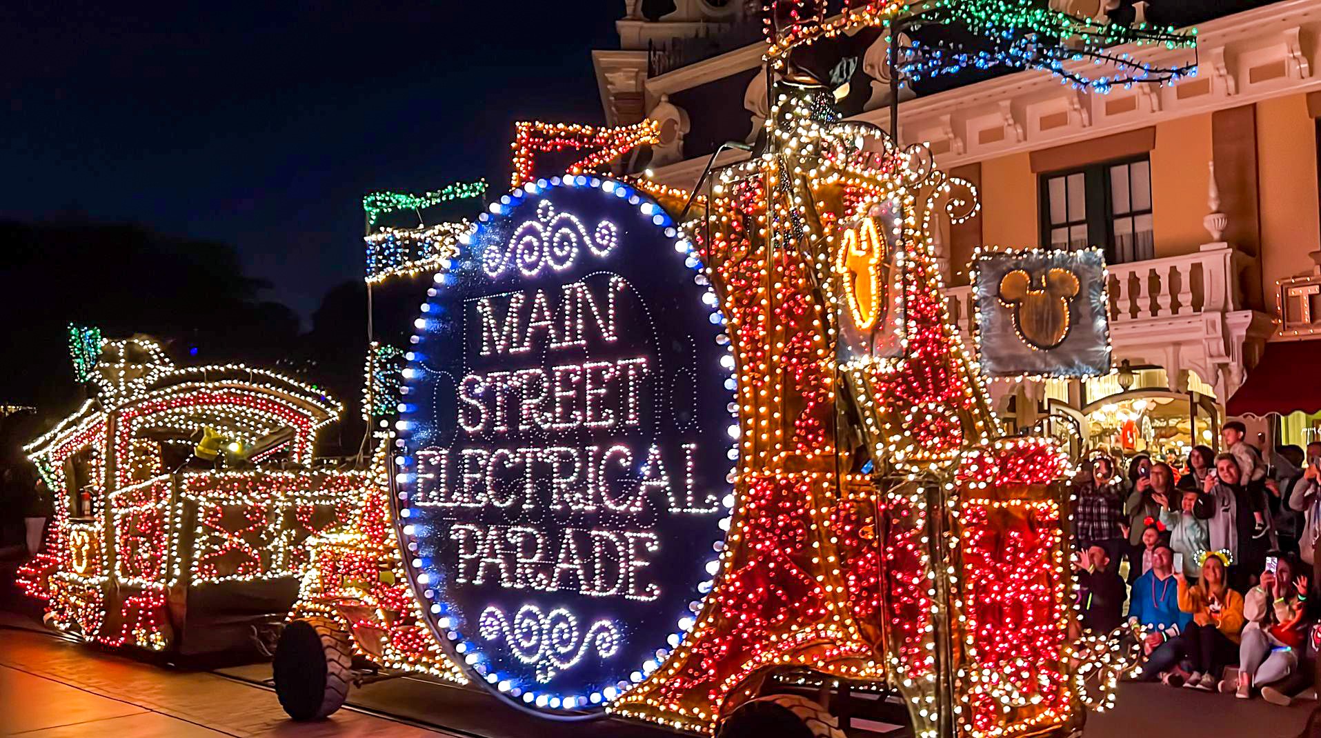 espectaculo-main-street-electrical-parade-parques-disney