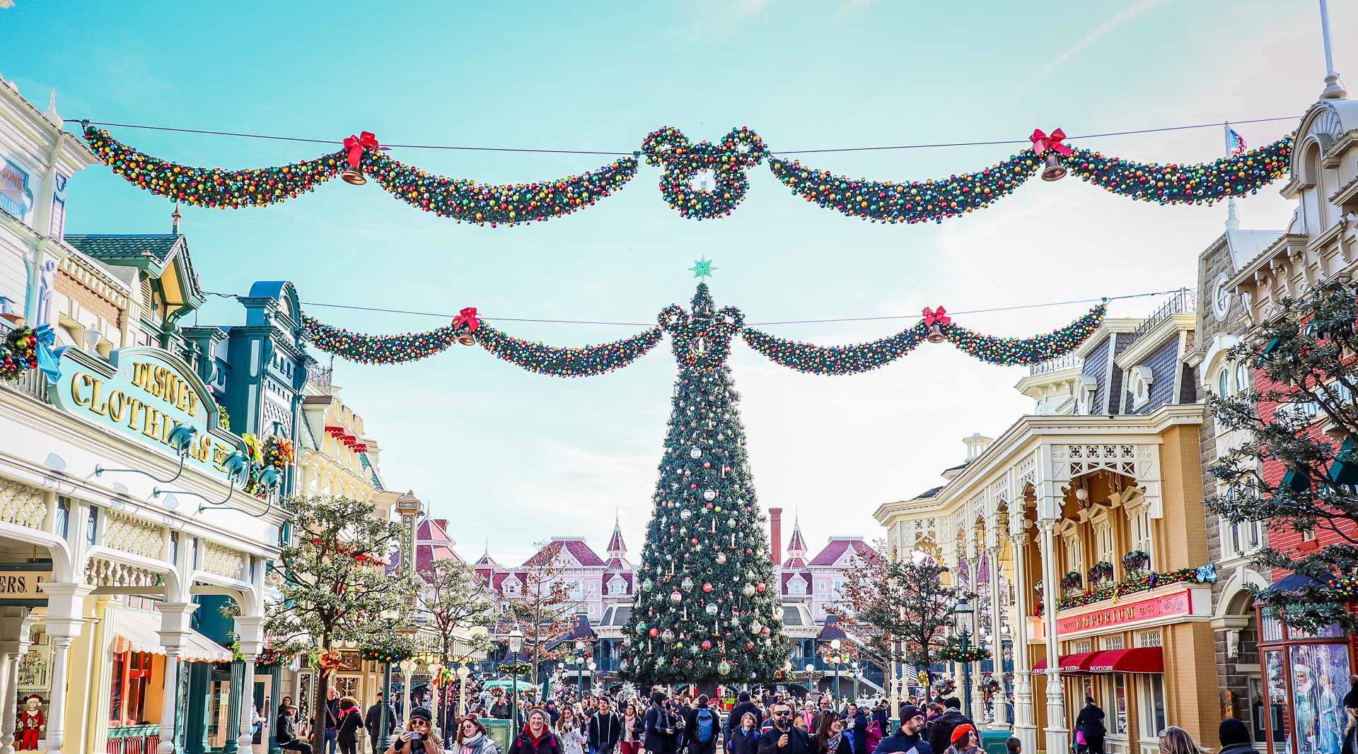 decoracion-navideña-una-razones-para-viajar-a-disneyland-paris-en-navidad