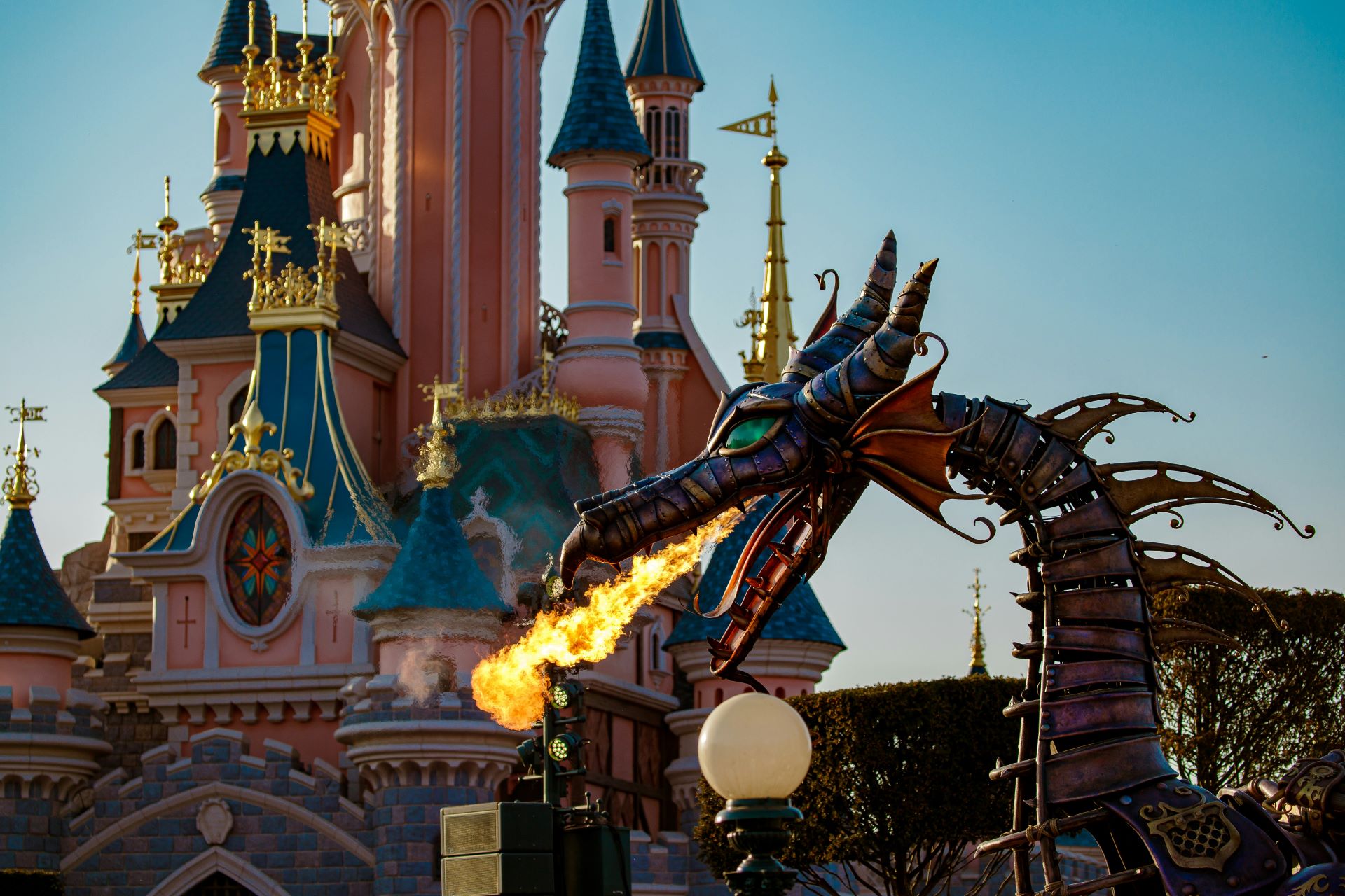 dragón-cabalgata-parque-disneyland-paris