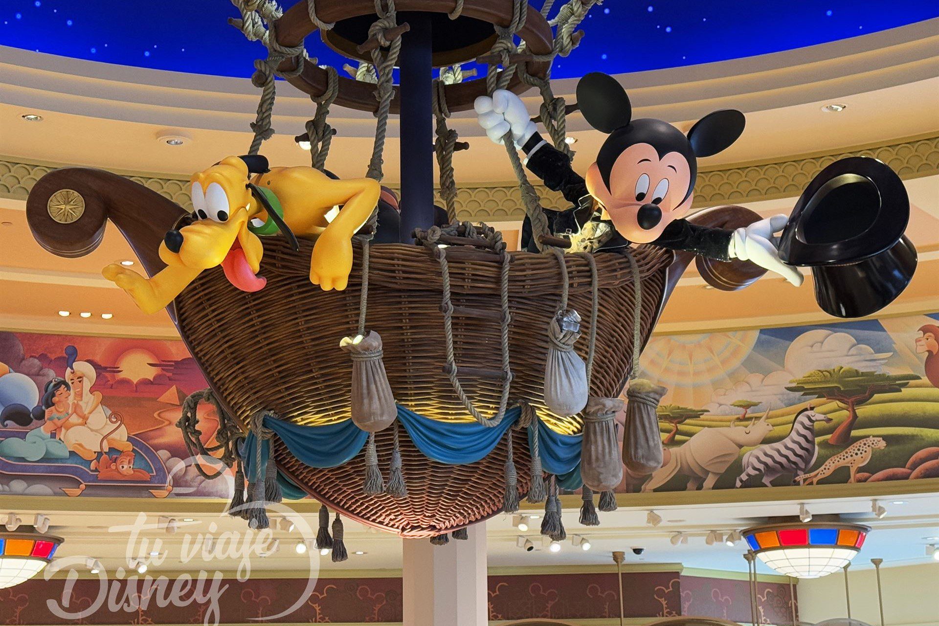 adorno-techo-tiendas-de-disneyland-parís